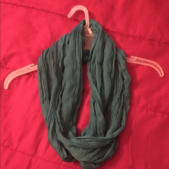 2 infinity scarfs🧣 - Picture 2 of 6